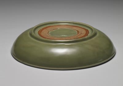 图片[3]-Dish with incised lotus pattern in celadon glaze, Longquan ware. Ming dynasty, 15th -16th century.-China Archive